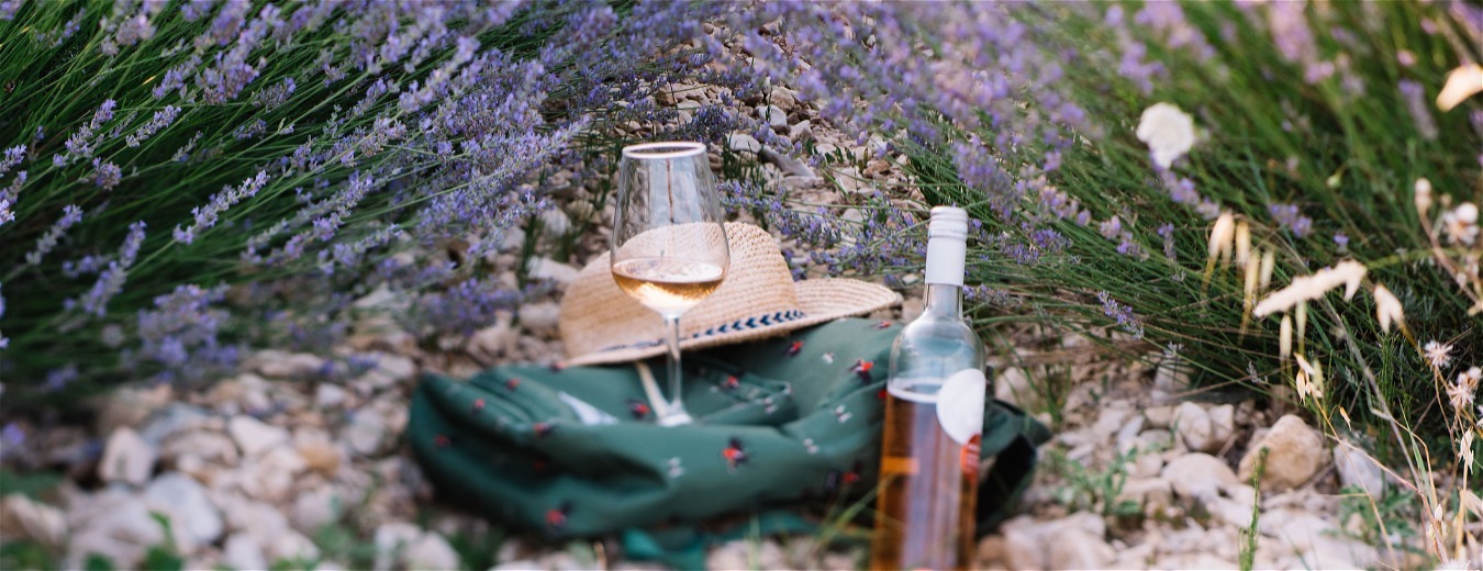 Viaje sem sair de casa: a tradição do vinho rosé