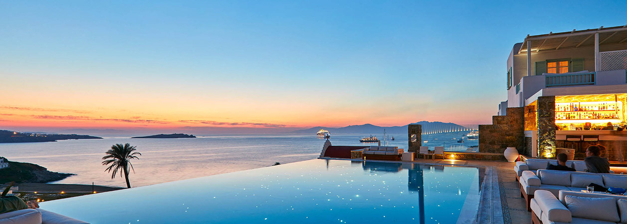 Bill & Coo Suites and Lounge